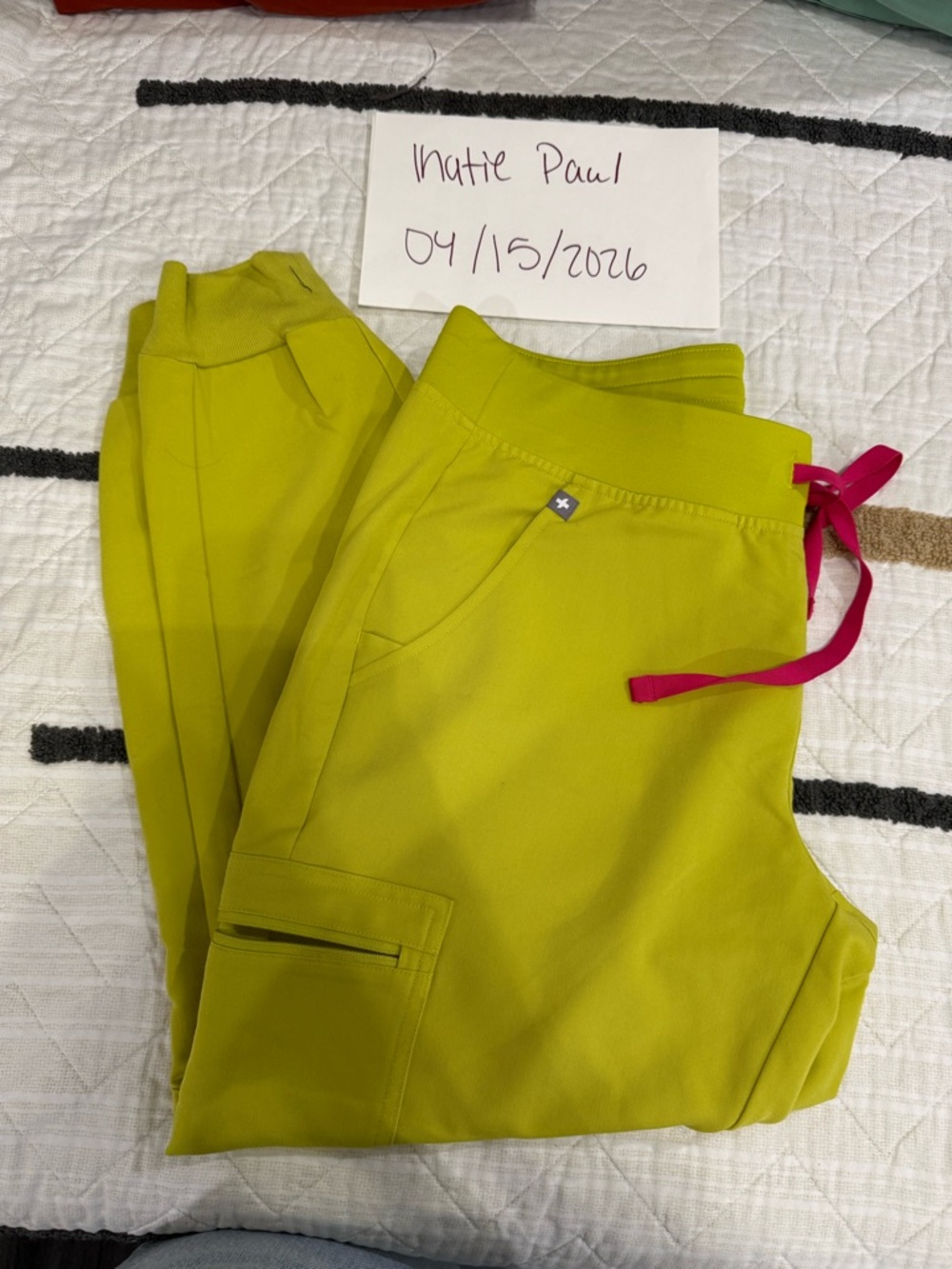 Figs Technical Collection
Yellow joggers
Petite